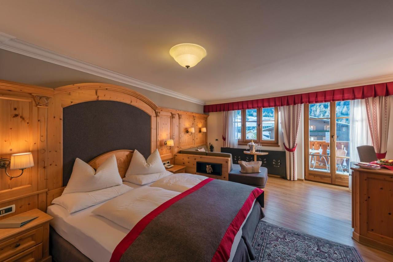 Posta Zirm Hotel Corvara In Badia Eksteriør billede