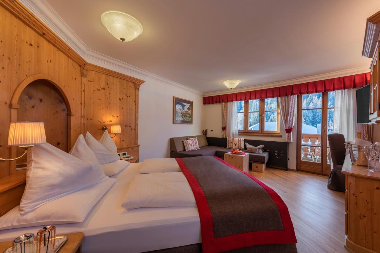Posta Zirm Hotel Corvara In Badia Eksteriør billede