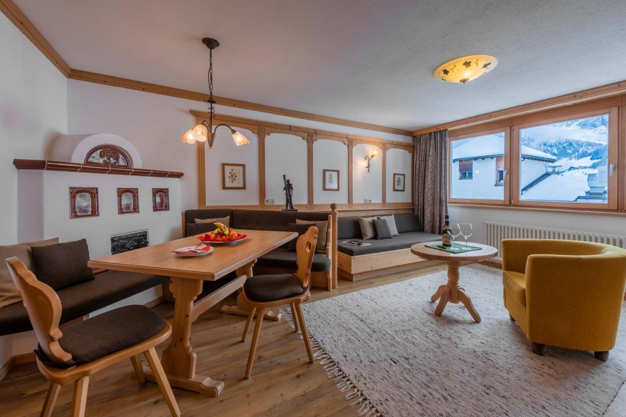 Posta Zirm Hotel Corvara In Badia Eksteriør billede