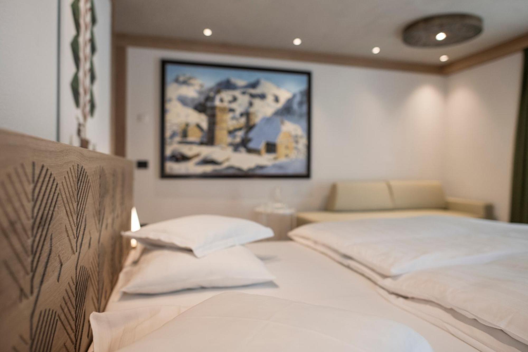 Posta Zirm Hotel Corvara In Badia Eksteriør billede