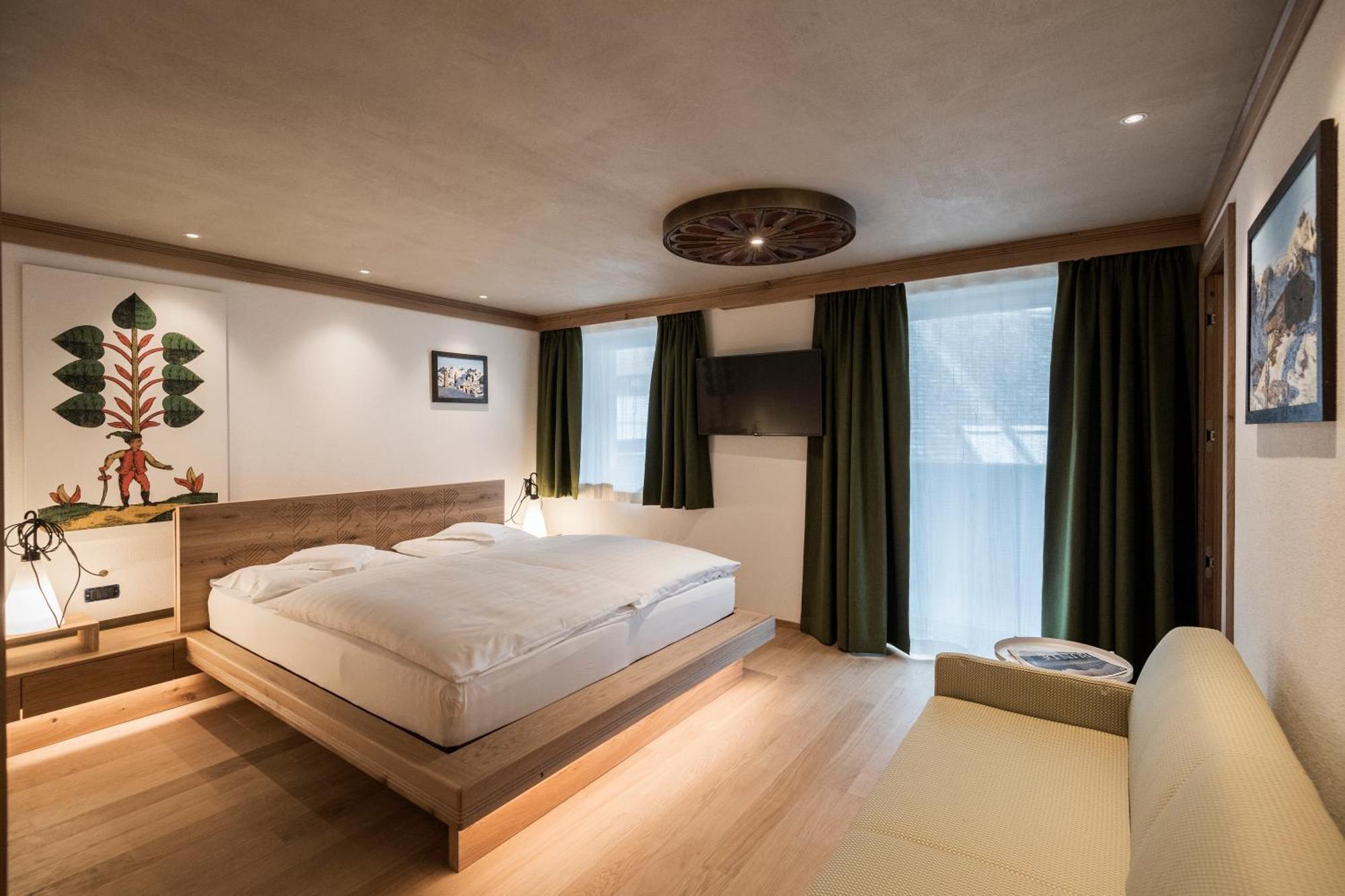 Posta Zirm Hotel Corvara In Badia Eksteriør billede