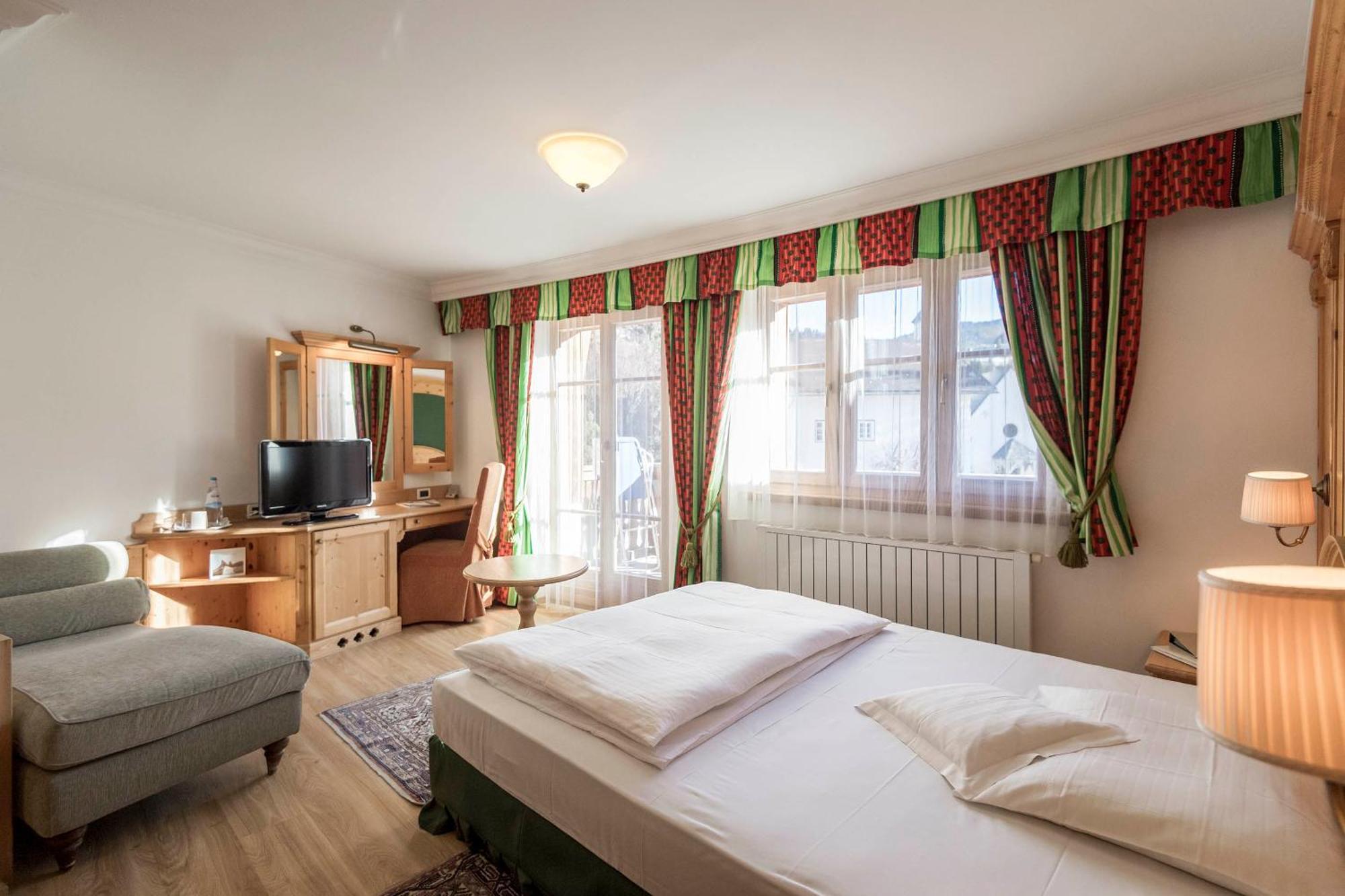 Posta Zirm Hotel Corvara In Badia Eksteriør billede