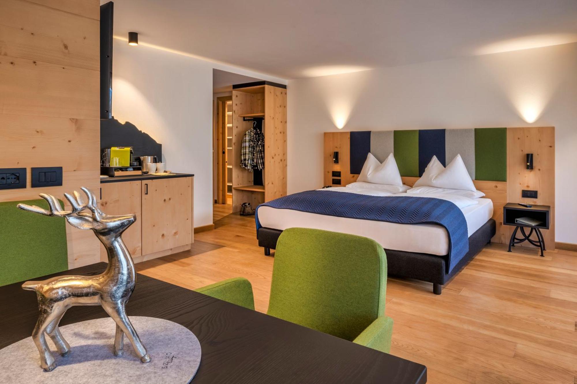 Posta Zirm Hotel Corvara In Badia Eksteriør billede