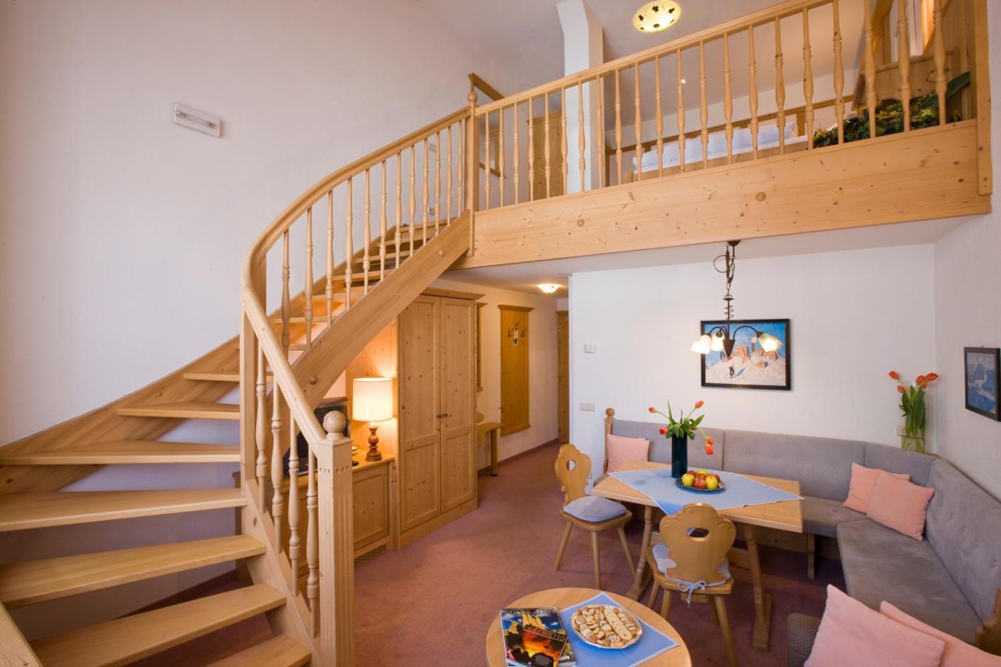 Posta Zirm Hotel Corvara In Badia Eksteriør billede